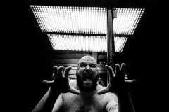Portrait du chanteur du groupe Fucked Up au Batofar