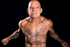 Portrait du bassiste chanteur du groupe Cro-Mags, Harley Flanagan au Gibus