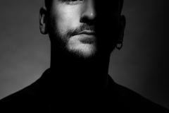 Portrait créatif noir et blanc pour un comédien
